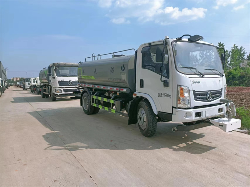 東風(fēng)華神8噸,10噸灑水車(chē) 東風(fēng)華神8噸,10噸灑水車(chē)